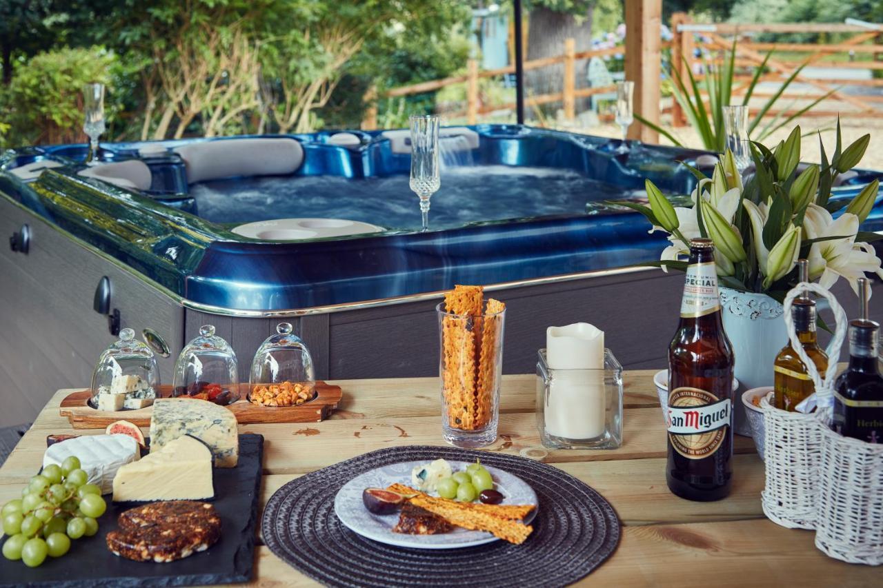 Upper Gelli Luxury Holiday Lodge, Converted Dairy & Cosy Shepherds Huts 웰시풀 외부 사진