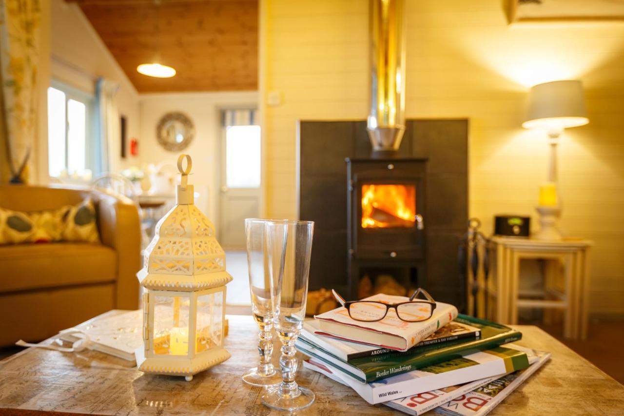 Upper Gelli Luxury Holiday Lodge, Converted Dairy & Cosy Shepherds Huts 웰시풀 외부 사진