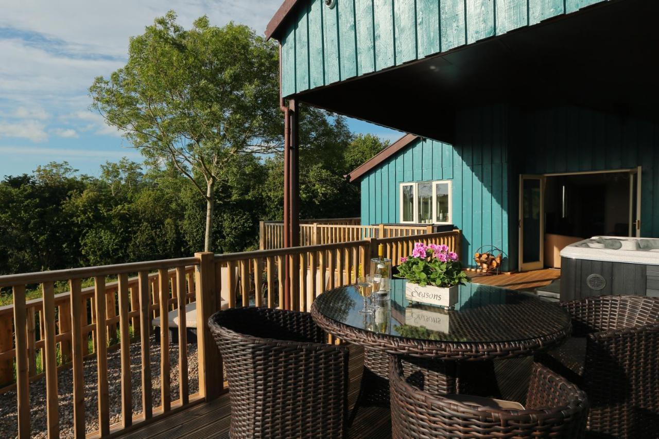 Upper Gelli Luxury Holiday Lodge, Converted Dairy & Cosy Shepherds Huts 웰시풀 외부 사진